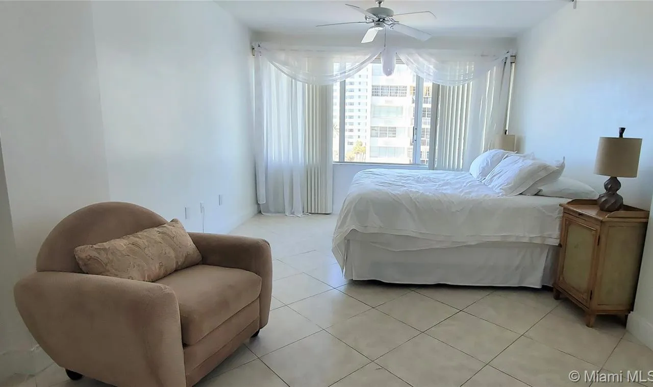 5333 Collins Ave, Miami Beach FL 33140