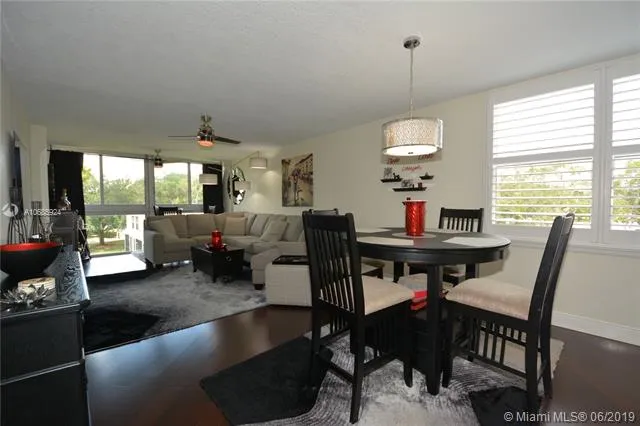 9411 Evergreen Pl # 301, Davie FL 33324