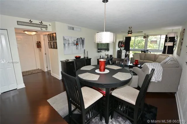 9411 Evergreen Pl # 301, Davie FL 33324