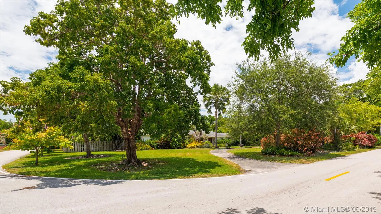 6 bedroom 7 bath for sale at 11360 SW 60th Ave, Pinecrest FL 33156