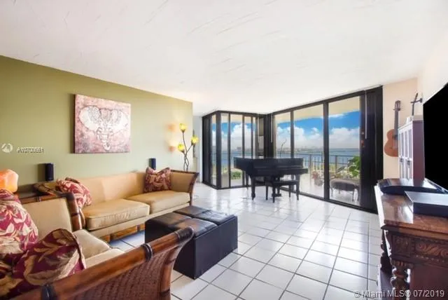 1000 Quayside Ter # 1906, Miami FL 33138