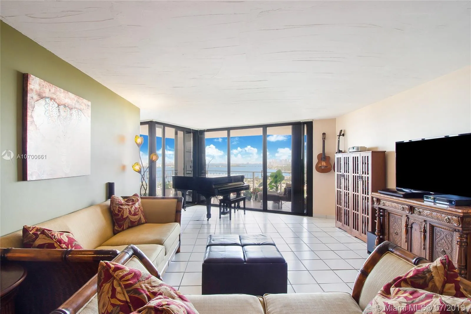 1000 Quayside Ter # 1906, Miami FL 33138