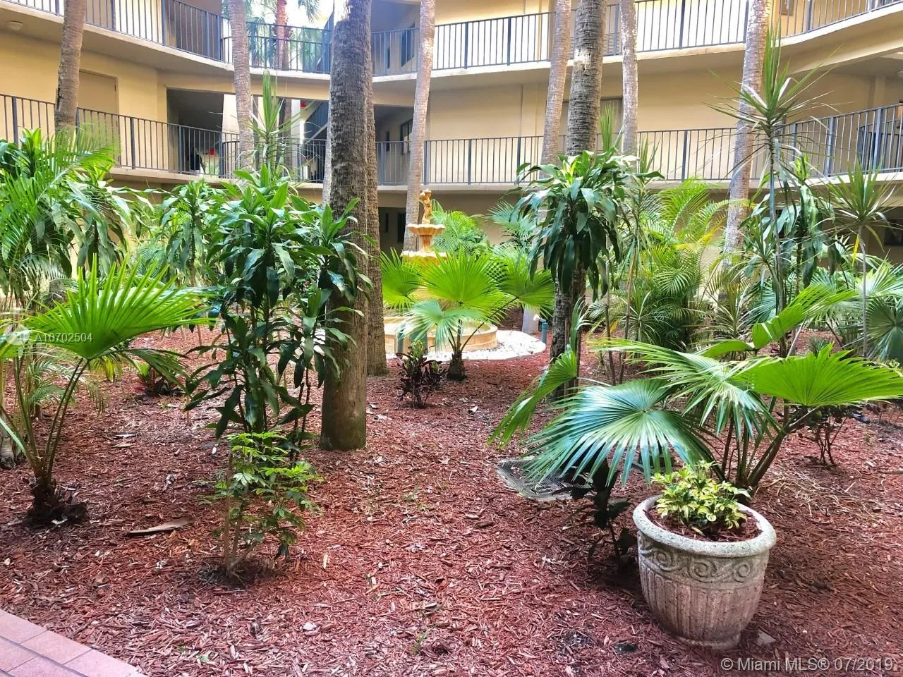 8635 NW 8th St # 103, Miami FL 33126