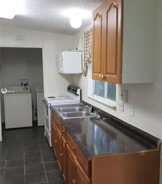 19800 SW 180th Ave # 32, Miami FL 33187