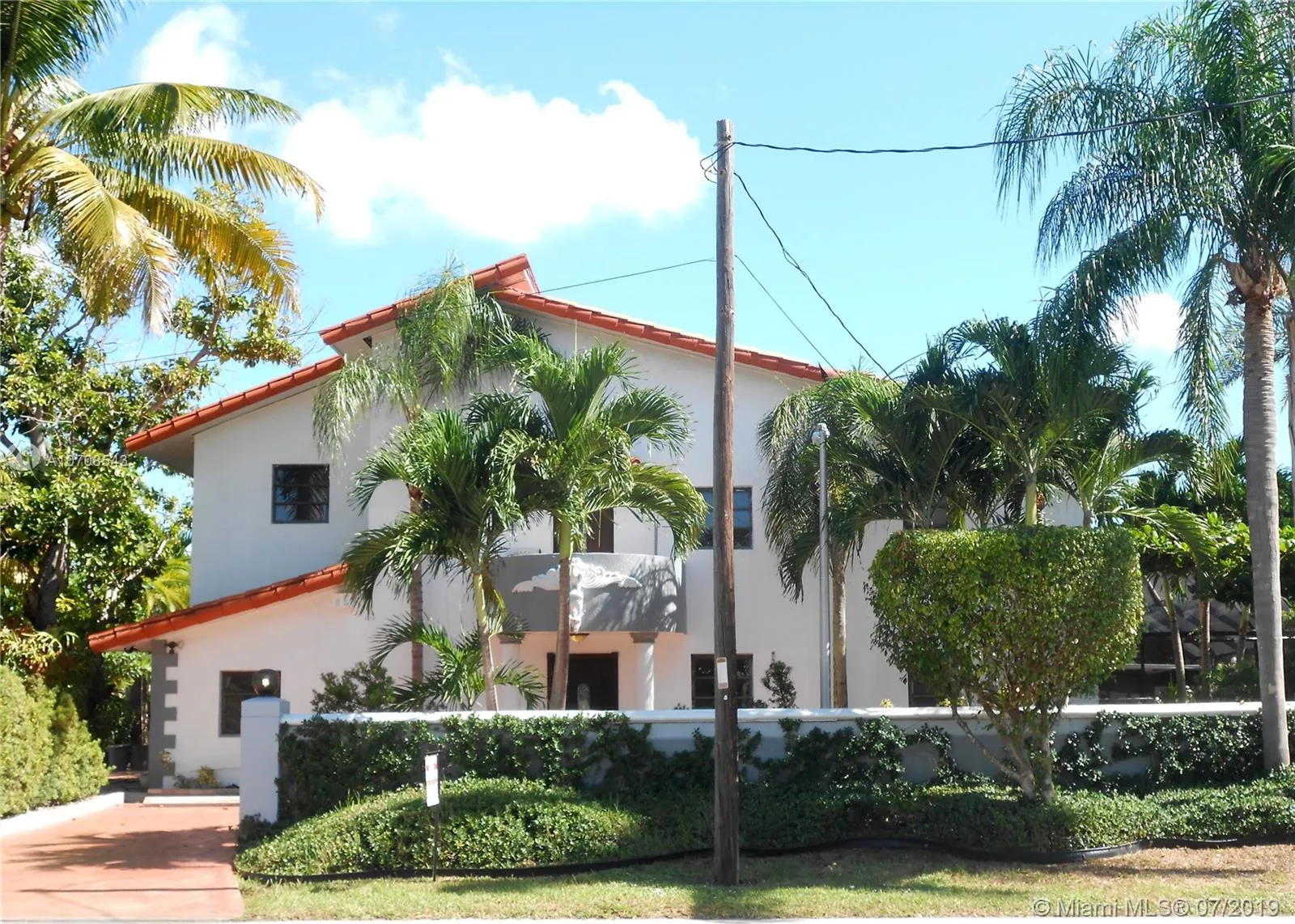 5 bedroom 4 bath for sale at 210 NE 107th St, Miami Shores FL 33161