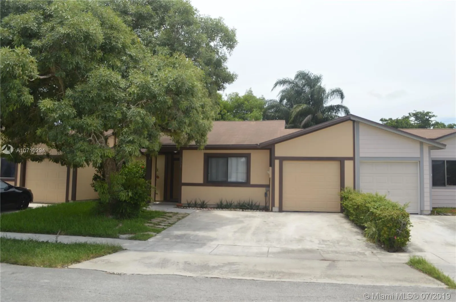 9751 W Daffodil Ln, Miramar FL 33025