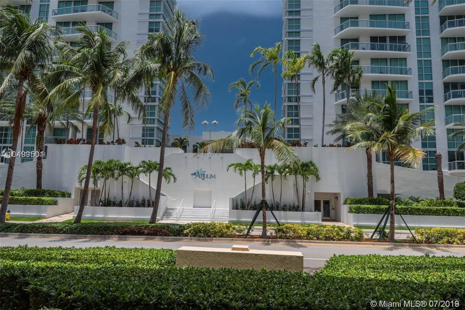 3 bedroom 2 bath for sale at 3131 NE 188th St # 507, Aventura FL 33180