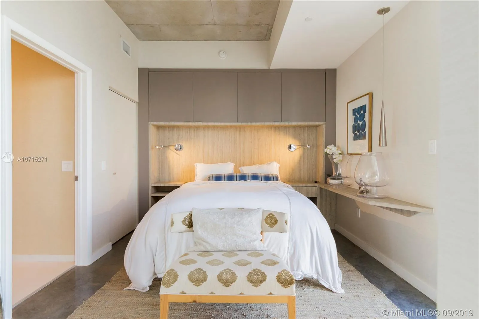 1 bedroom 1 bath for rent at 151 SE 1st St # 3306, Miami FL 33131