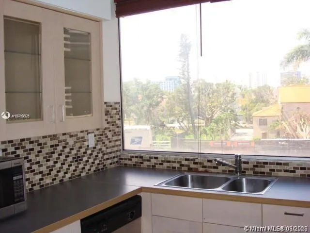 2 bedroom 2 bath for rent at 1541 Brickell Ave # B404, Miami FL 33129