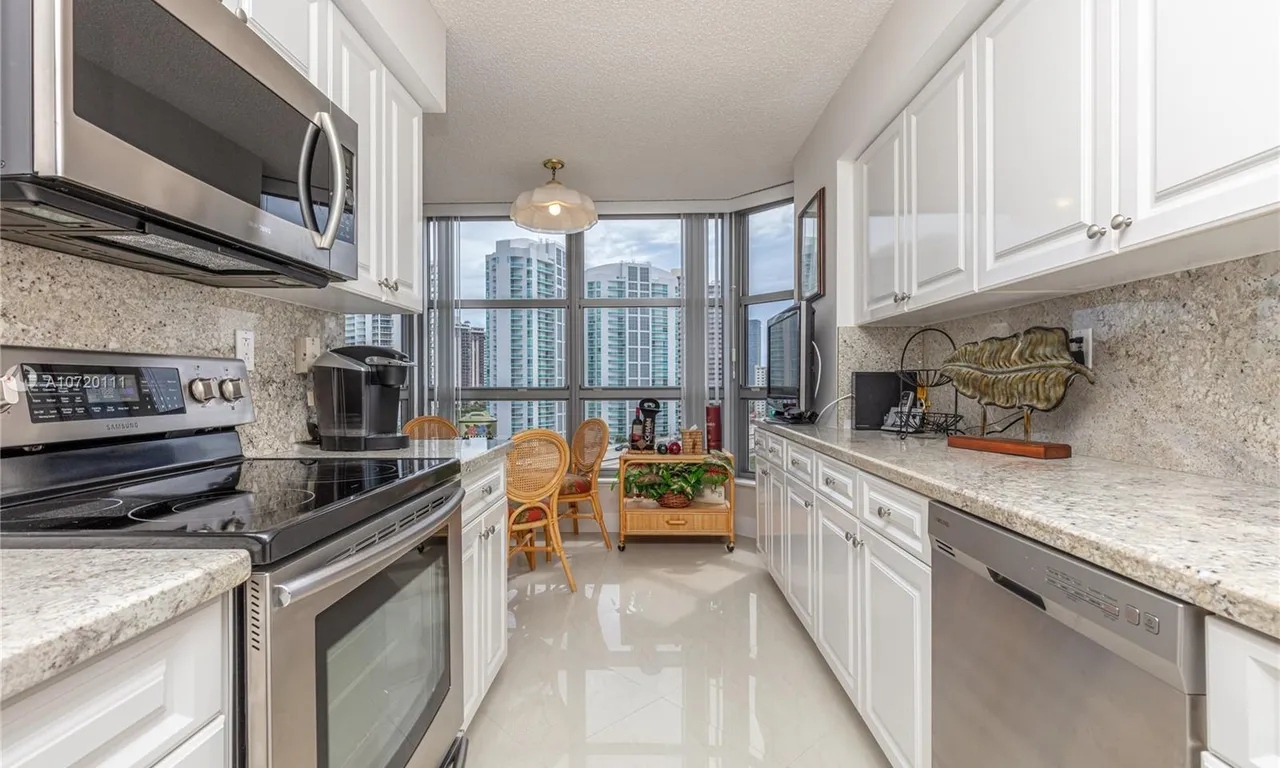 3500 Mystic Pointe Dr # 1205, Aventura FL 33180