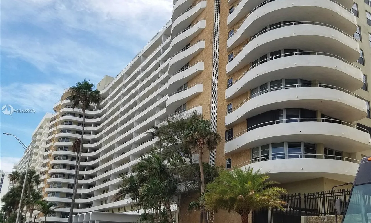 1 bedroom 1 bath for sale at 5555 Collins Ave # 10M, Miami Beach FL 33140