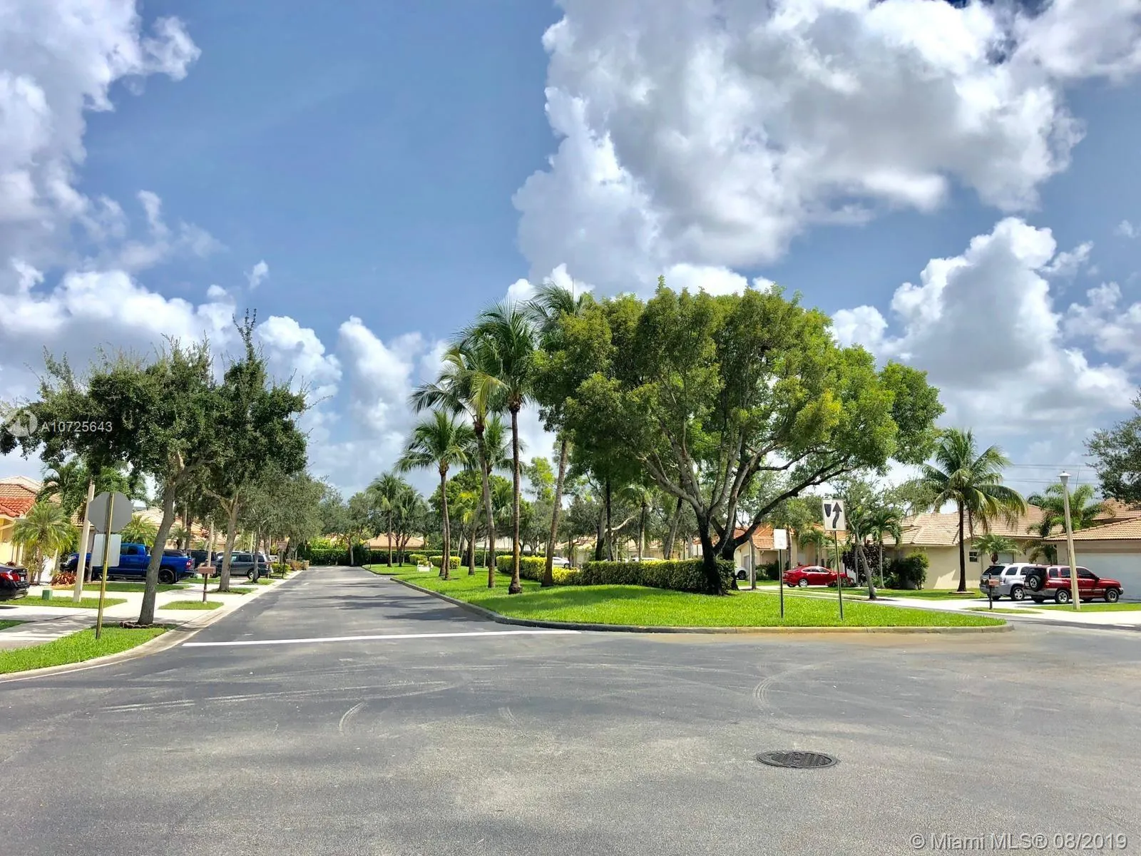 281 W Royal Cove Cir, Davie FL 33325
