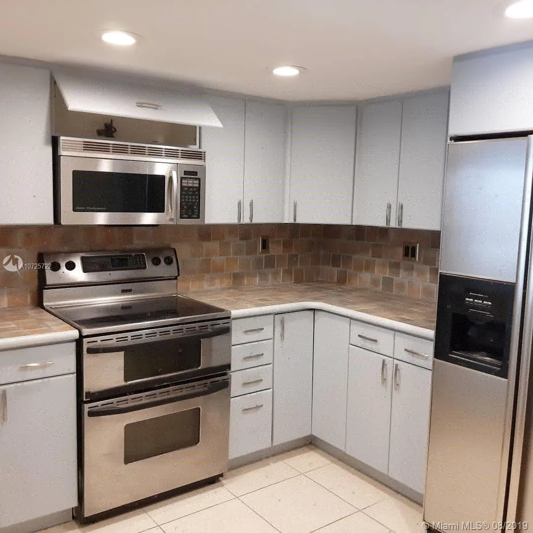 1 bedroom 1 bath for rent at 555 NE 15th St # 31J, Miami FL 33132