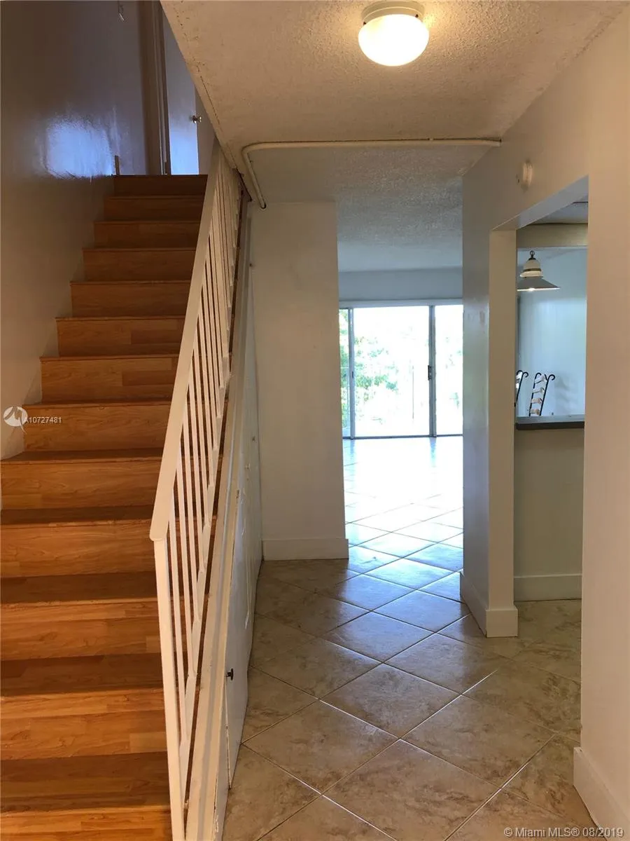 1 bedroom 1 bath for sale at 9351 Fontainebleau Blvd # B424, Miami FL 33172