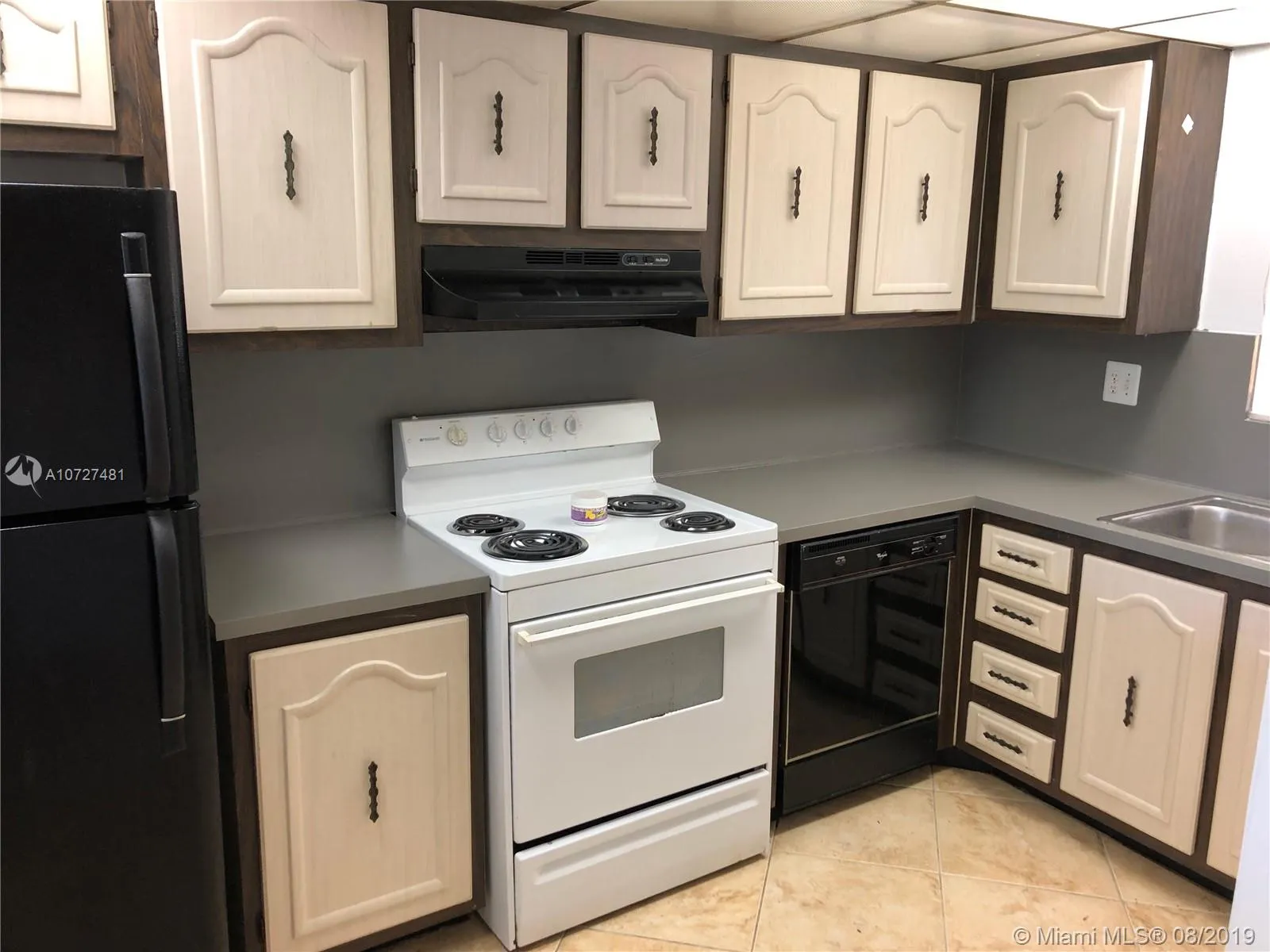 9351 Fontainebleau Blvd # B424, Miami FL 33172
