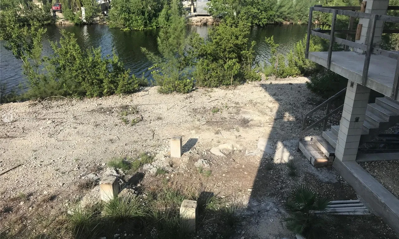 32 N Bounty Ln, Key Largo FL 33037