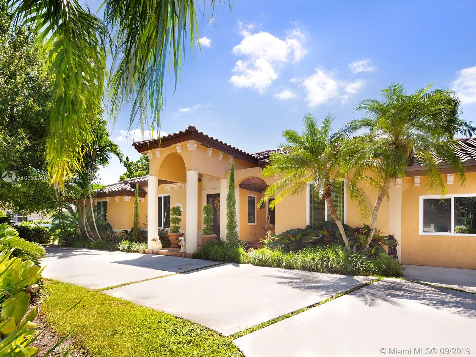 4 bedroom 3 bath for sale at 8318 SW 193rd St, Cutler Bay FL 33157