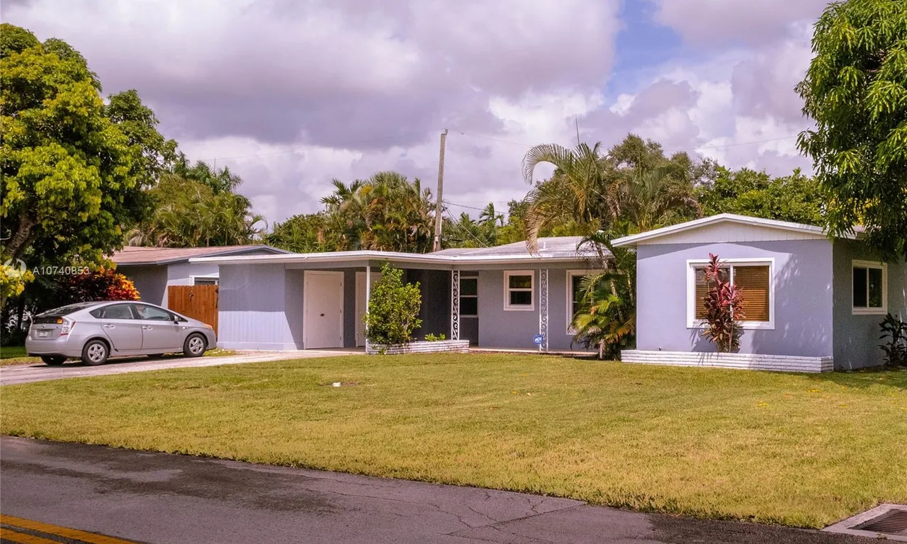 3 bedroom 2 bath for sale at 1201 SW 21st Ct, Fort Lauderdale FL 33315