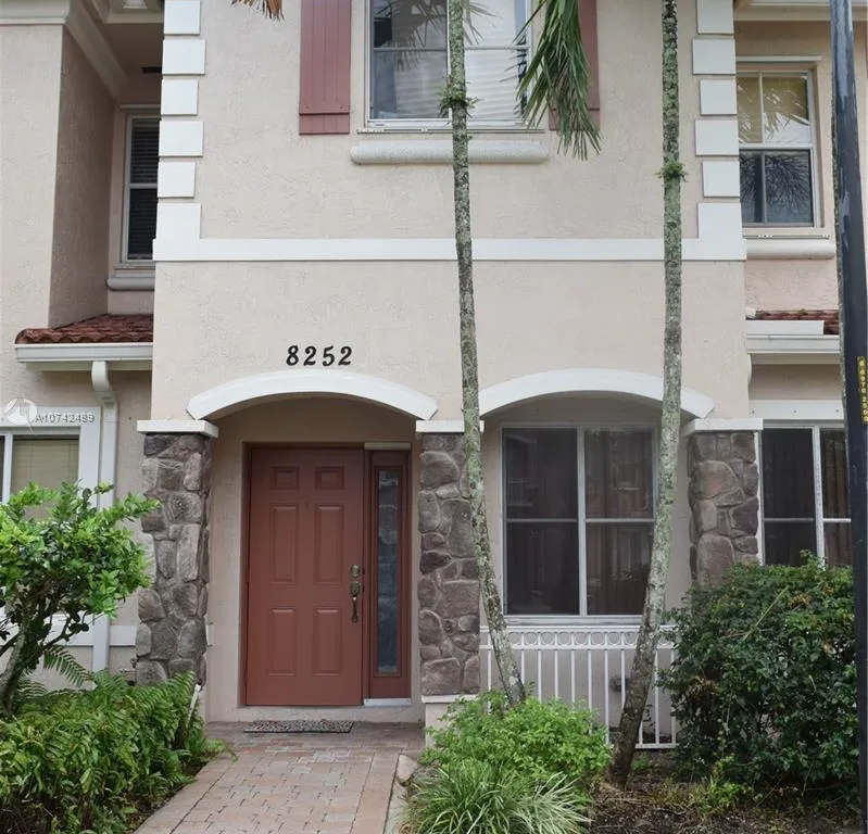 3 bedroom 2 bath for sale at 8252 SW 29th St # 102, Miramar FL 33025