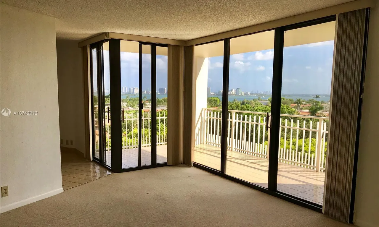 1 bedroom 2 bath for sale at 1000 Quayside Ter # 708, Miami FL 33138