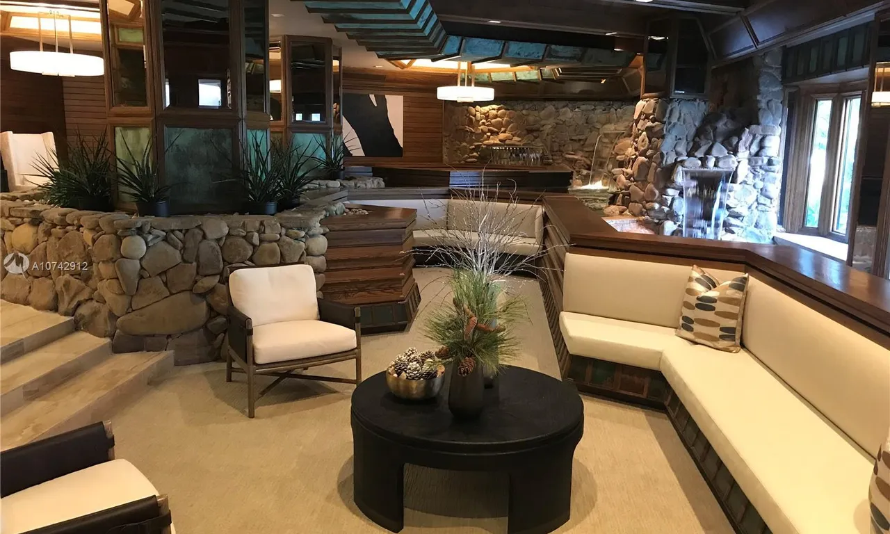 1000 Quayside Ter # 708, Miami FL 33138