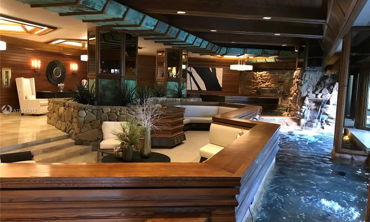 1000 Quayside Ter # 708, Miami FL 33138