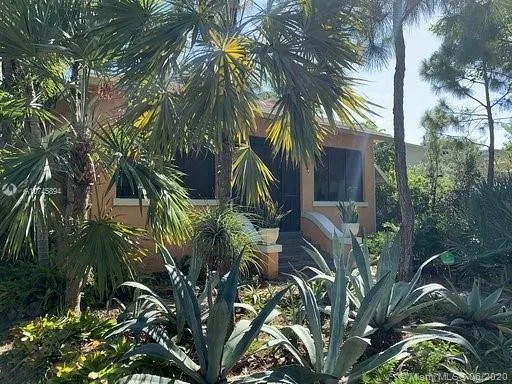 2 bedroom 2 bath for rent at 46 NE 43rd St, Miami FL 33137