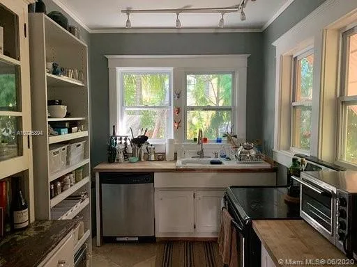 46 NE 43rd St, Miami FL 33137