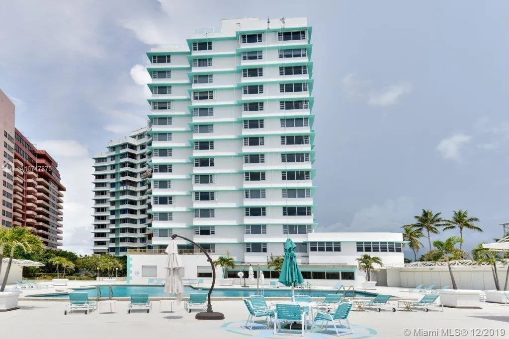 1 bedroom 2 bath for sale at 5255 Collins Ave # 11A, Miami Beach FL 33140