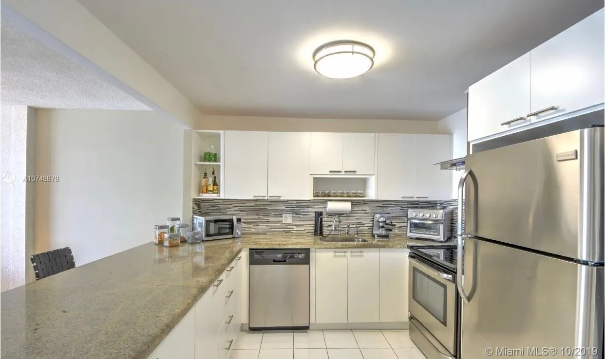 1 bedroom 2 bath for sale at 2851 NE 183rd St # 303E, Aventura FL 33160