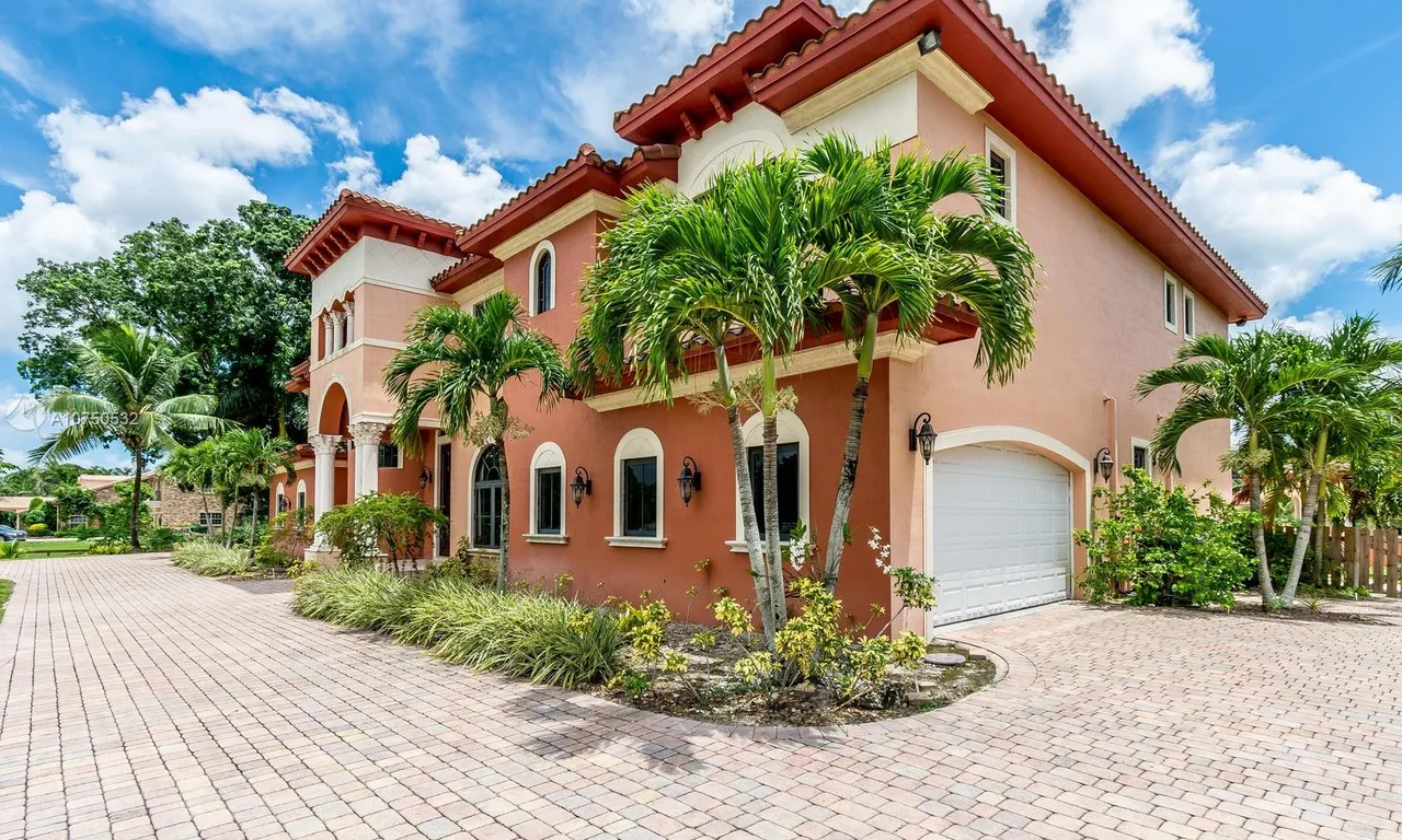 11930 NW 8th St, Plantation FL 33325