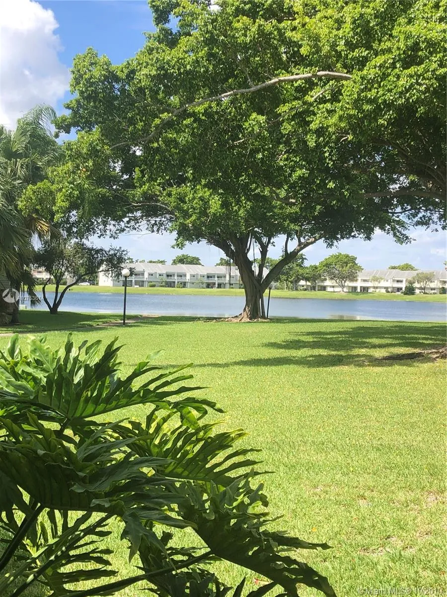 3461 NW 44th St # 102, Oakland Park FL 33309