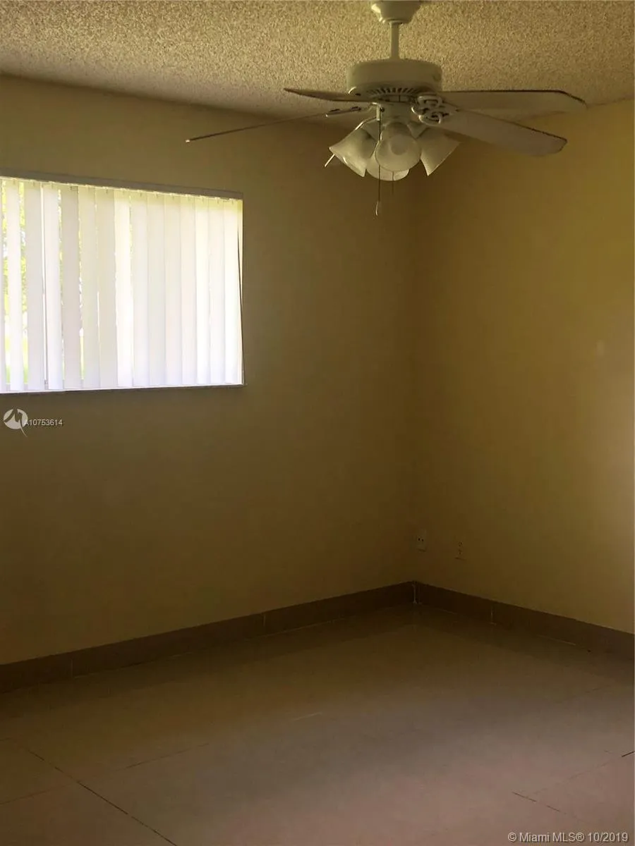 3461 NW 44th St # 102, Oakland Park FL 33309