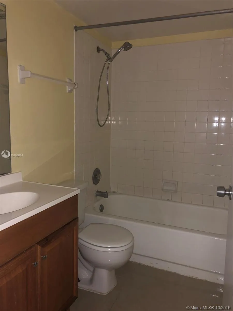 3461 NW 44th St # 102, Oakland Park FL 33309