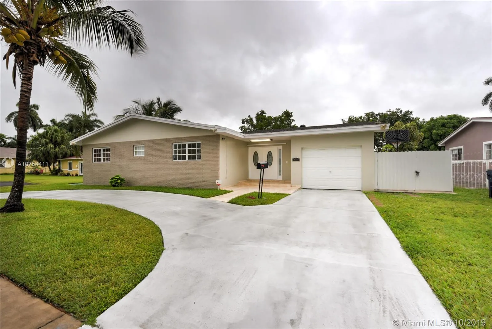 5 bedroom 3 bath for sale at 430 NE 145th St, Miami FL 33161