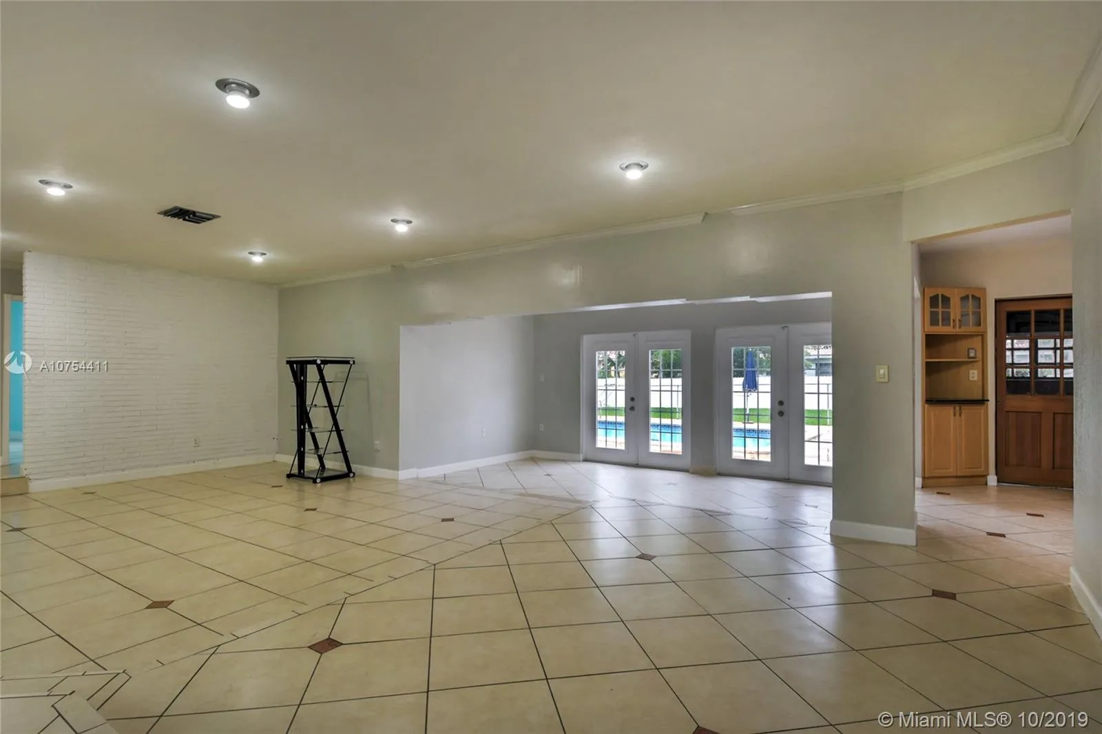 430 NE 145th St, Miami FL 33161