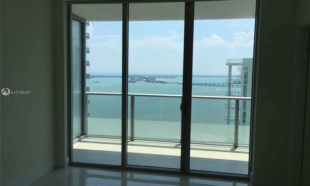 1 bedroom 1 bath for rent at 1300 Brickell Bay Dr # 2707, Miami FL 33131