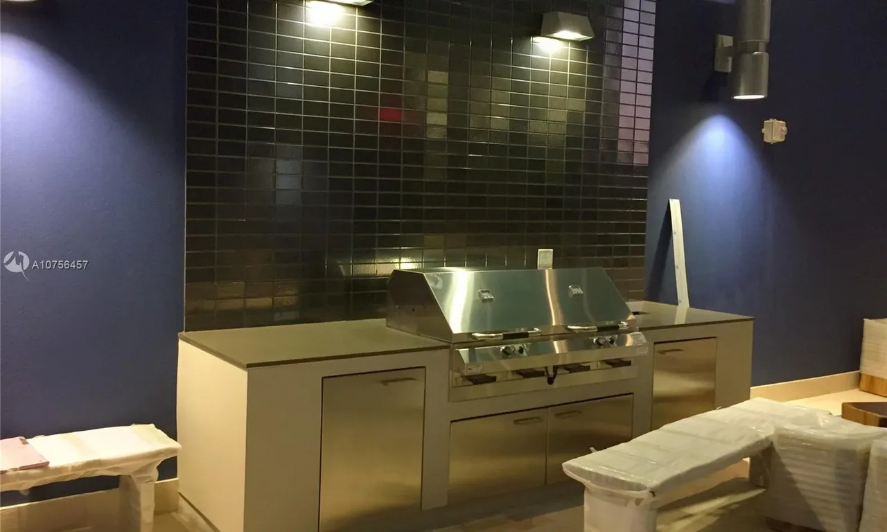 1300 Brickell Bay Dr # 2707, Miami FL 33131