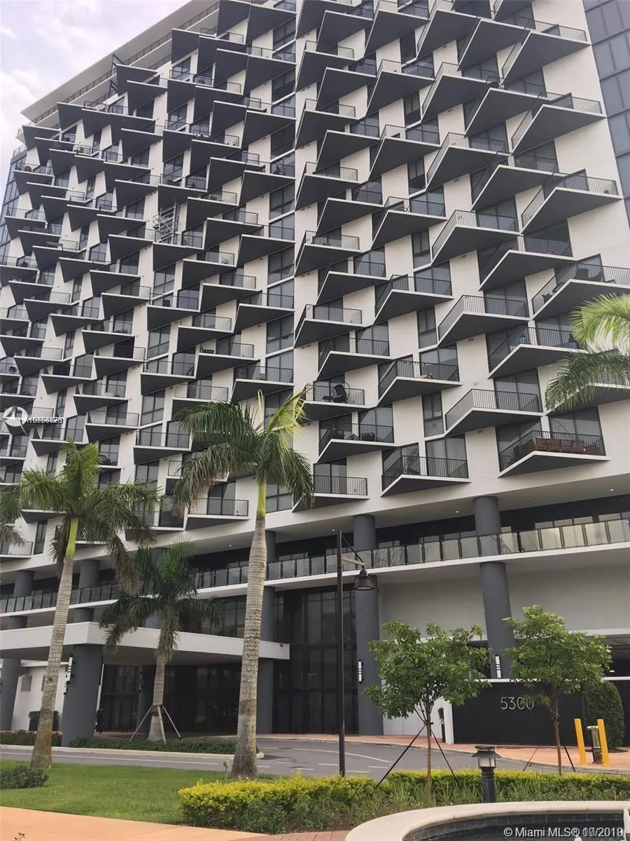 2 bedroom 2 bath for sale at 5300 Paseo Blvd # 1803, Doral FL 33166