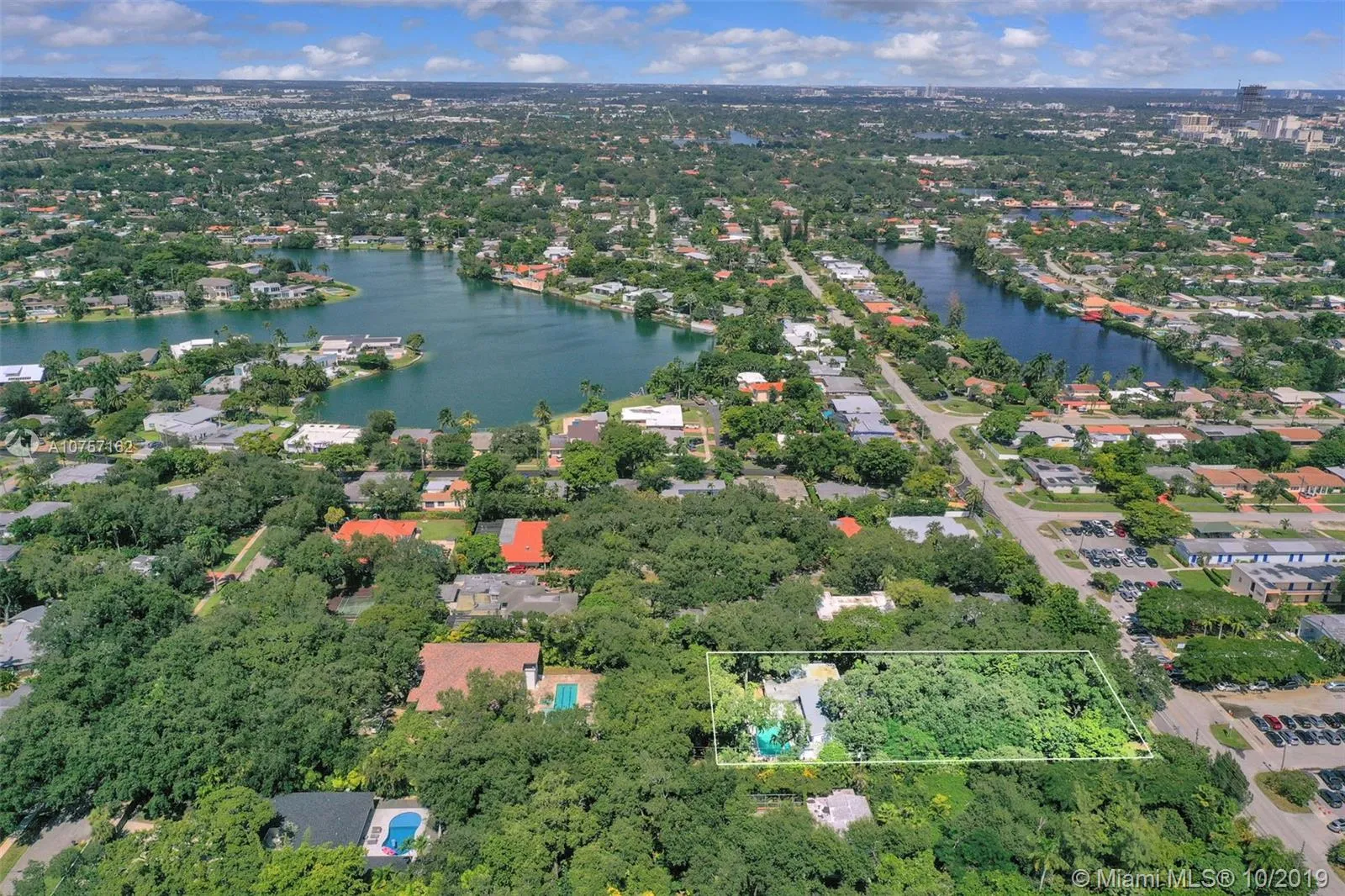 18940 NE 22nd Ave, Miami FL 33180