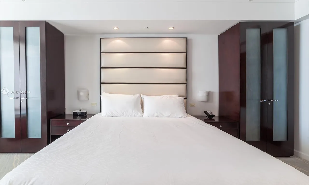 4391 Collins Ave # 1914, Miami Beach FL 33140
