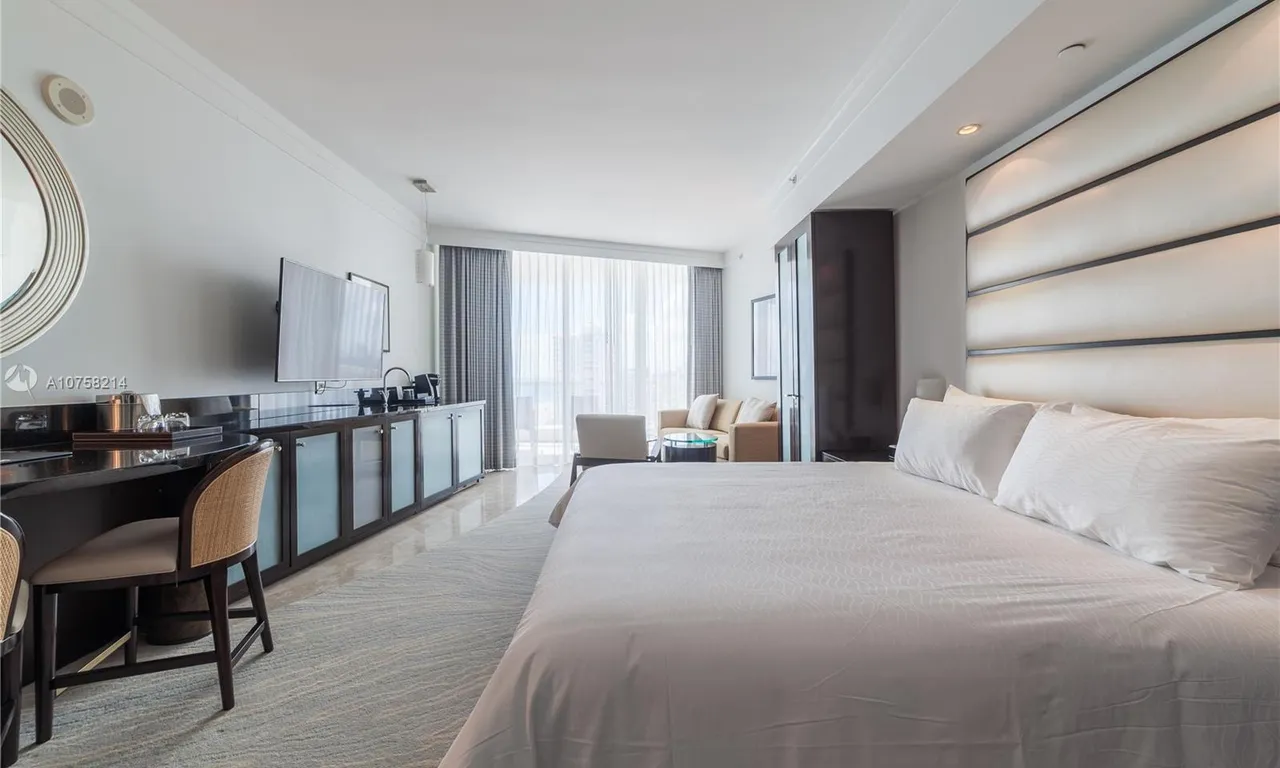 4391 Collins Ave # 1914, Miami Beach FL 33140