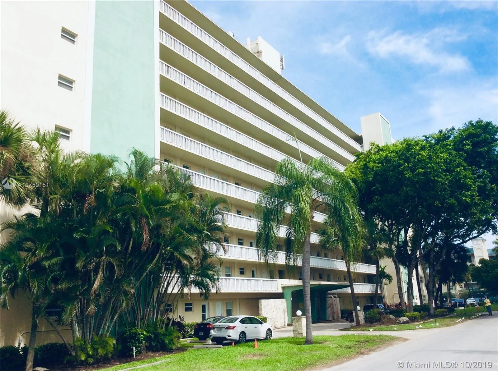 2 bedroom 1 bath for sale at 2555 NE 11th St # 102, Fort Lauderdale FL 33304