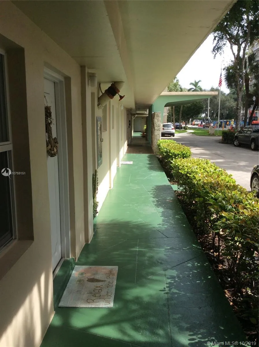 2555 NE 11th St # 102, Fort Lauderdale FL 33304