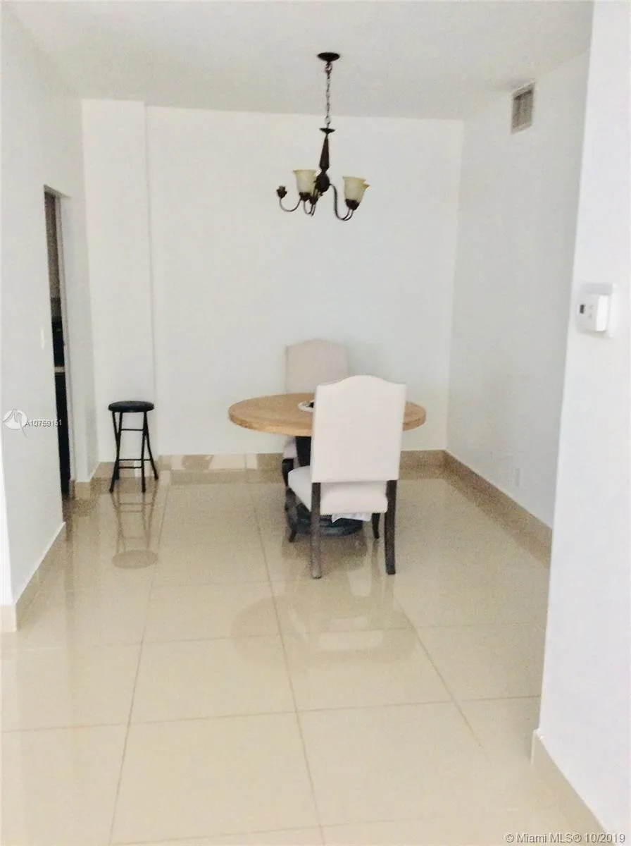 2555 NE 11th St # 102, Fort Lauderdale FL 33304
