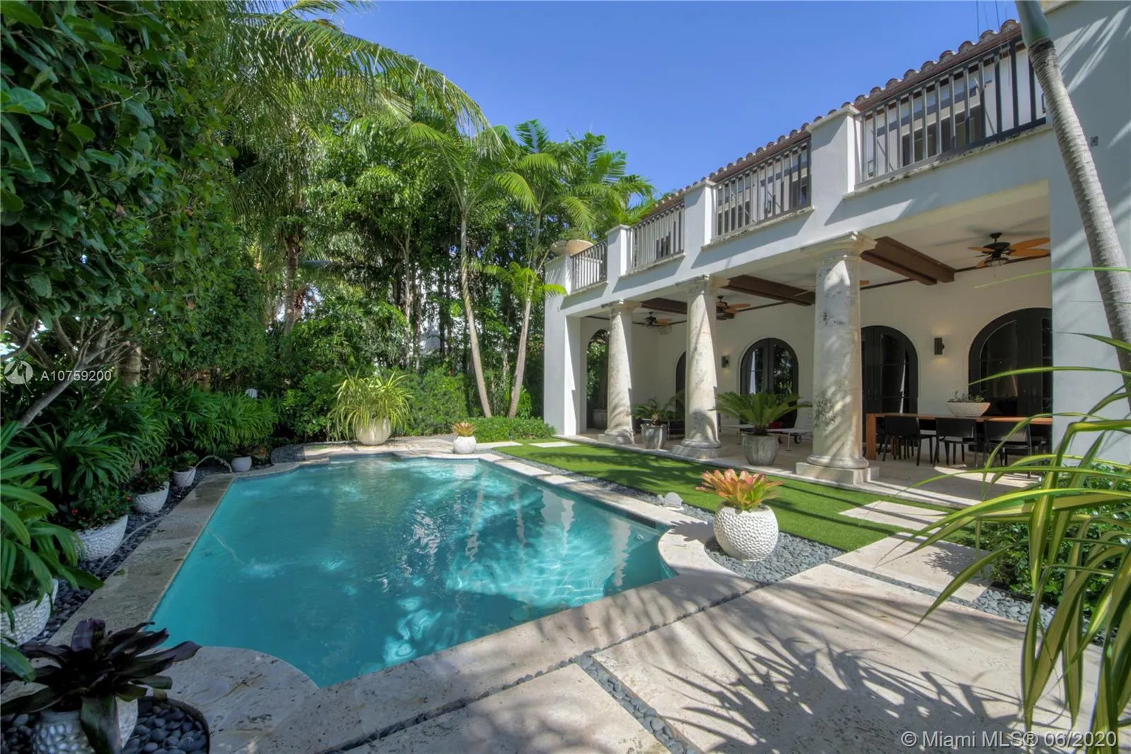 7838 Atlantic Way, Miami Beach FL 33141
