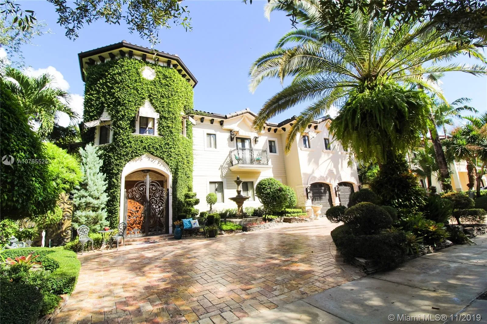 6 bedroom 5 bath for sale at 7813 NW 165th St, Miami Lakes FL 33016