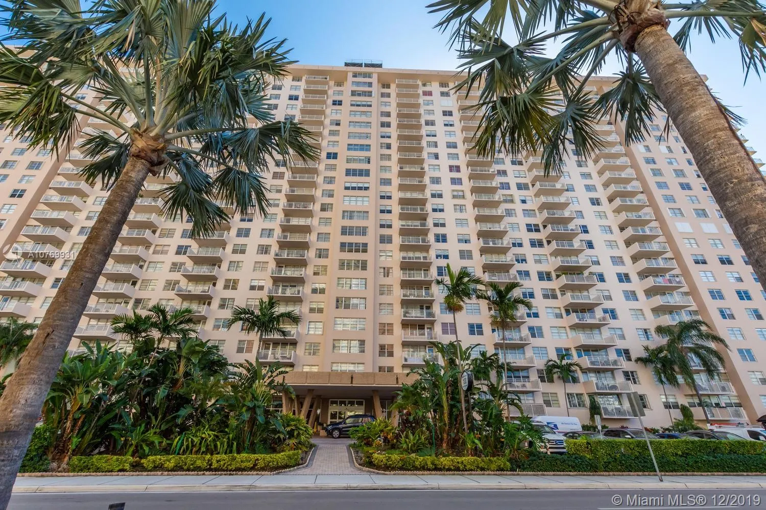 1 bath for sale at 250 174th St # 1810, Sunny Isles Beach FL 33160