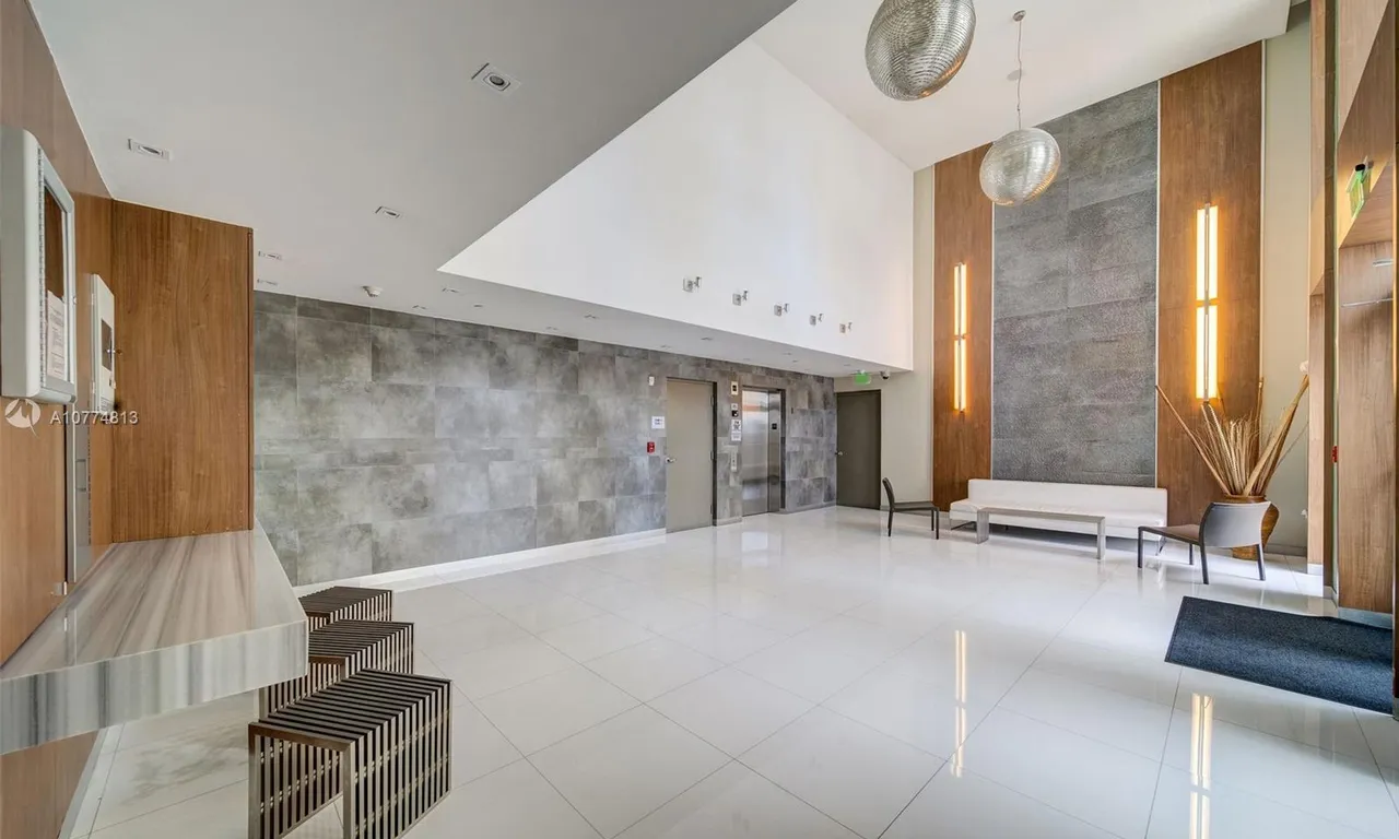 448 Ocean Dr # 302, Miami Beach FL 33139