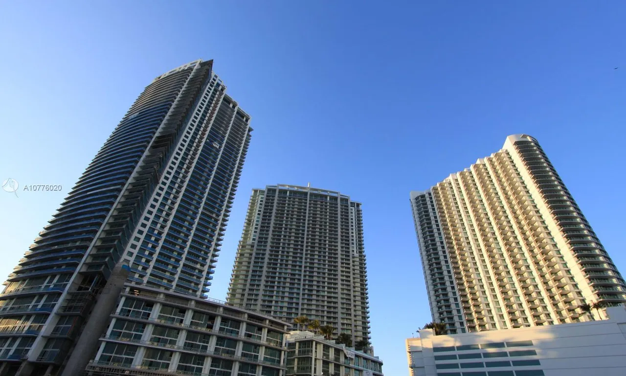 2 bedroom 2 bath for sale at 92 SW 3rd St # 2010, Miami FL 33130